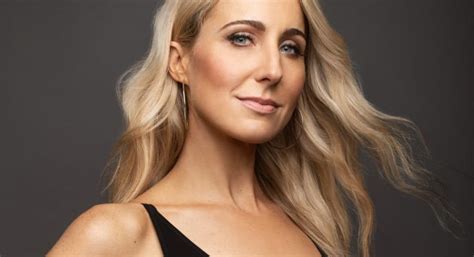 nikki glaser body|Nikki Glaser Measurements Height Weight Bra Size Age Body。